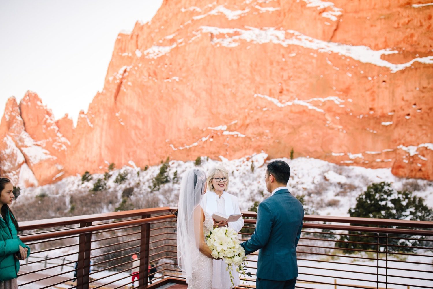 Places to elope in Colorado, Colorado elopement photographer, Colorado Springs Elopement, Garden of the Gods elopement in Colorado Springs, Intimate Colorado Wedding, Colorado Micro Wedding, Small Colorado wedding, Garden of the gods wedding, Where to elope in Colorado, Colorado mountain elopement, Bar wedding reception, Small wedding ideas, Small wedding inspiration, Wedding photography, Elopement photography