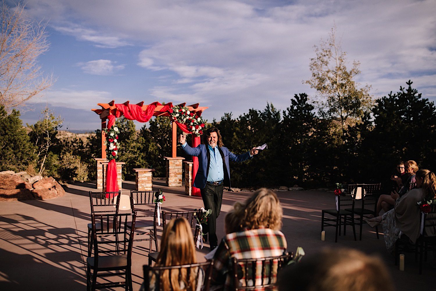 Fall Colorado Mountain Wedding at Willow Ridge Manor, Wedding Ceremony, Floral Wedding altar, Cocktail hour, Outdoor wedding ceremony