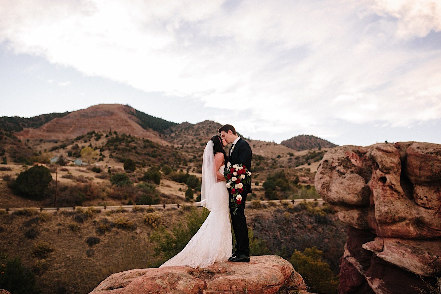 Fall Colorado Mountain Wedding at Willow Ridge Manor, Bride and groom photos, sunset wedding photos, Wedding photography in Colorado