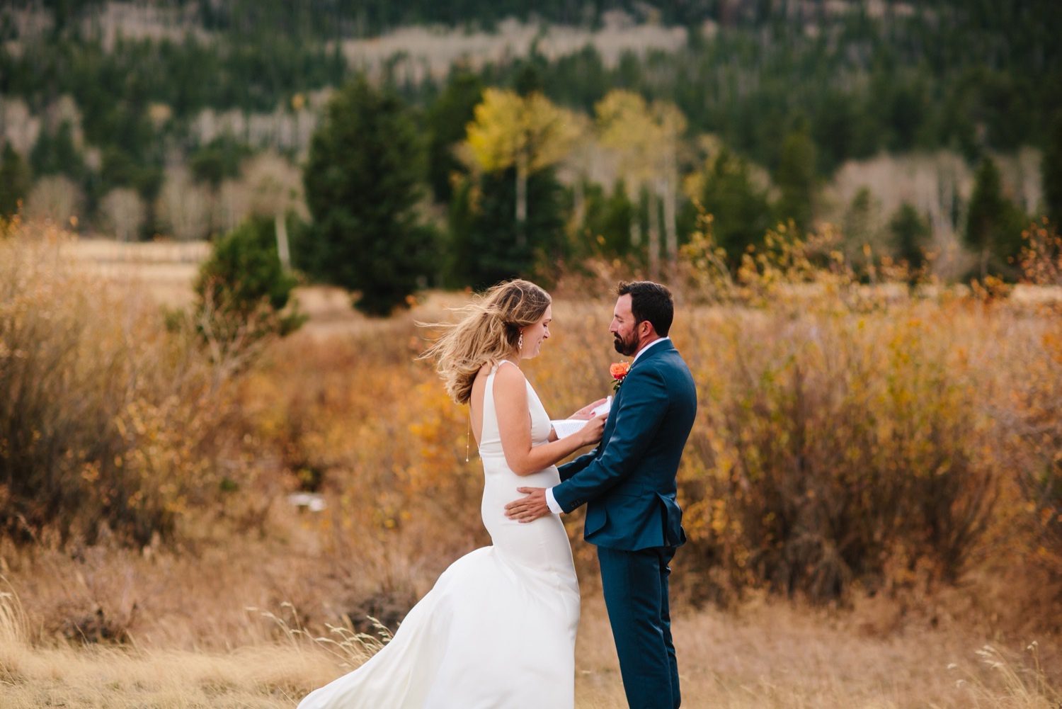 Estes Park Micro Wedding Elopement with first look in Rocky Mountain National Park, Micro Wedding, Small Wedding, Intimate Wedding, Elopement, Elopement Photography, Mountain Wedding, Mountain Elopement, Elopement Planning, Elopement Ideas, Elopement Inspiration, Rocky Mountain National Park, Eloping with family, Colorado elopement guide, Ideas for eloping, Pandemic wedding, COVID-19 Wedding, Covid-19 elopement, Fall Wedding, Fall Elopement, Rocky Mountain Bride, Martha Stewart Weddings