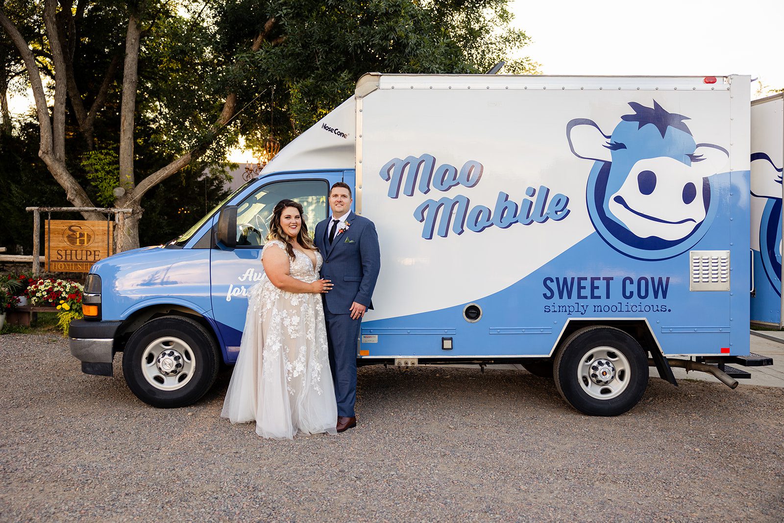 Food truck at wedding, Moo mobile, Sweet cow ice cream, Wedding dessert ideas, Wedding food truck, Wedding reception inspiration