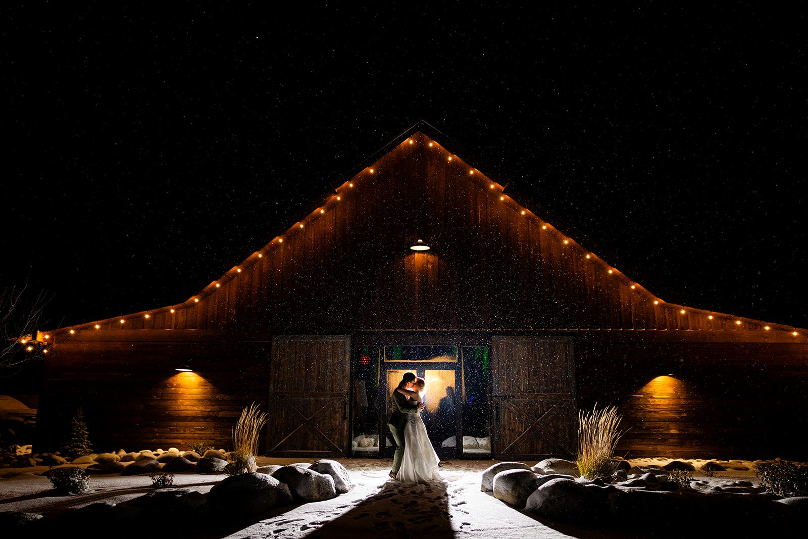 Off camera flash wedding photos, Snow wedding photos at The Barn at Sunset Ranch, Night wedding photos in the snow